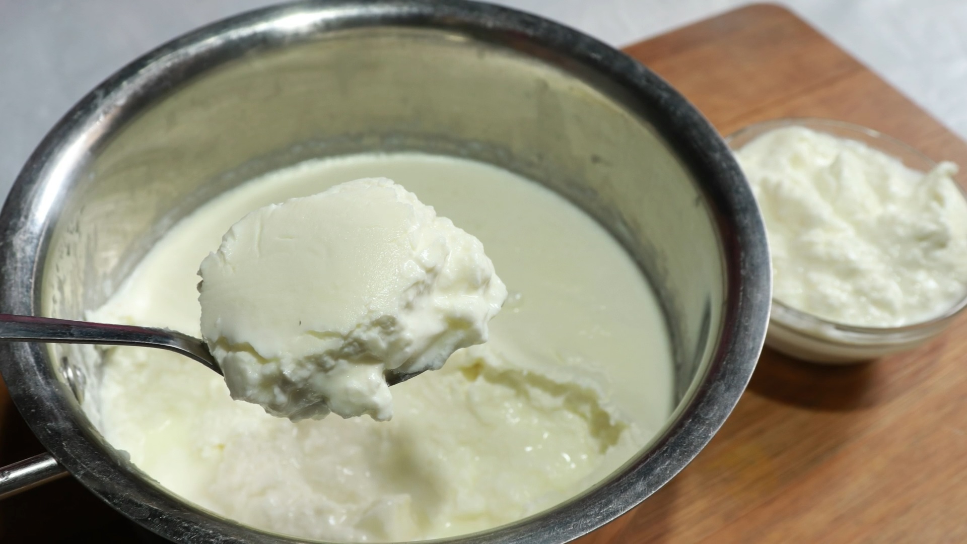 दूध में बस यह एक चीज मिला दे फिर देखिए कितनी मोटे थक्के वाली दही बनकर तैयार होती है | Dahi Recipe | Amma Ki Thaali